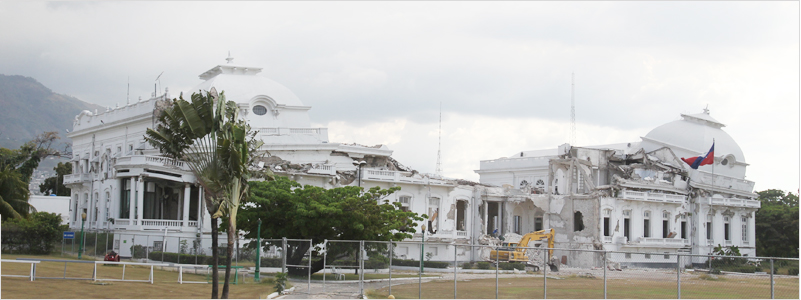 2011년, 지진 1년이 지났지만 여전히 복구가 안된 대통령궁 